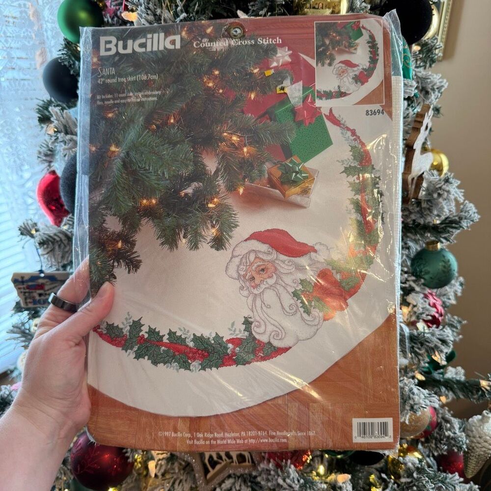 Bucilla Vintage Santa 42” Round Christmas Tree‎ Skirt 83694